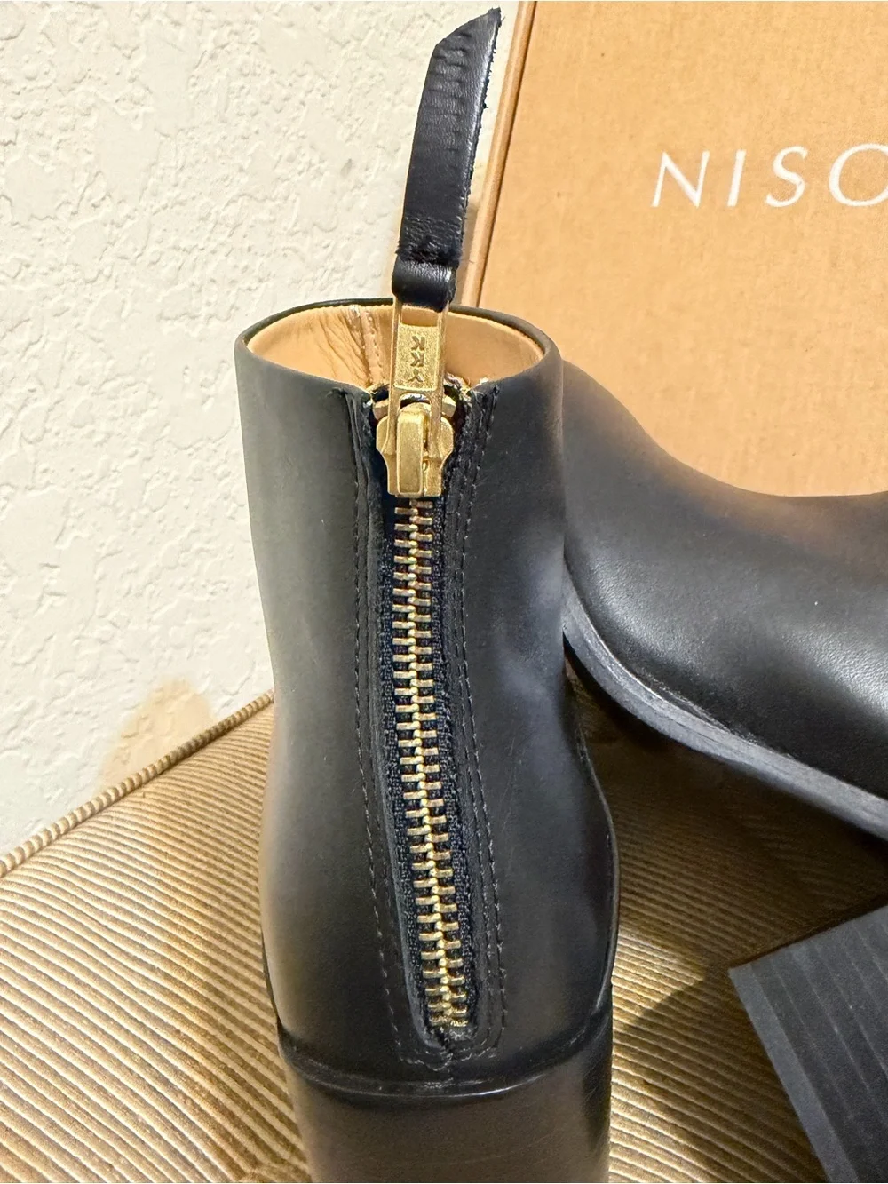 NWT Nisolo Dari 2.0 Sustainable Leather Ankle Boots - Black/Black - Size 9